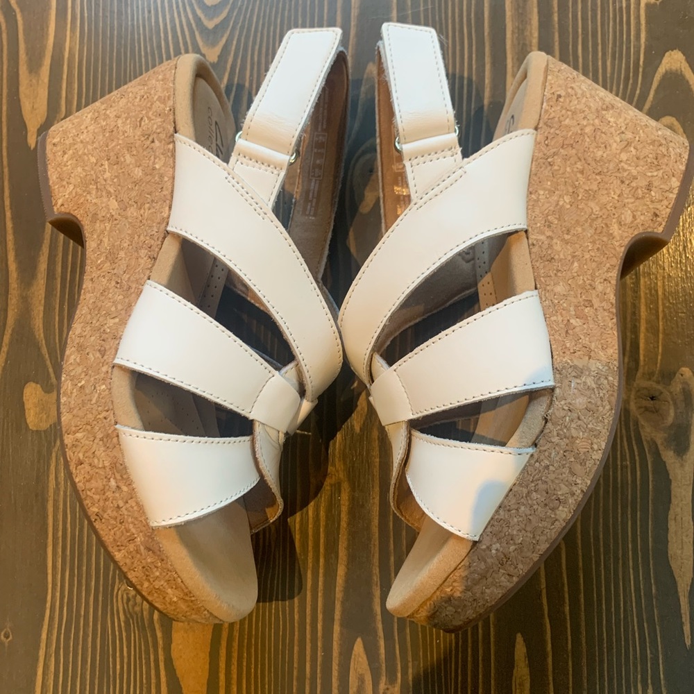 Clarks like new Women's Giselle Beach Wedge Sandal white leather 9 3” heel - Picture 4 of 13